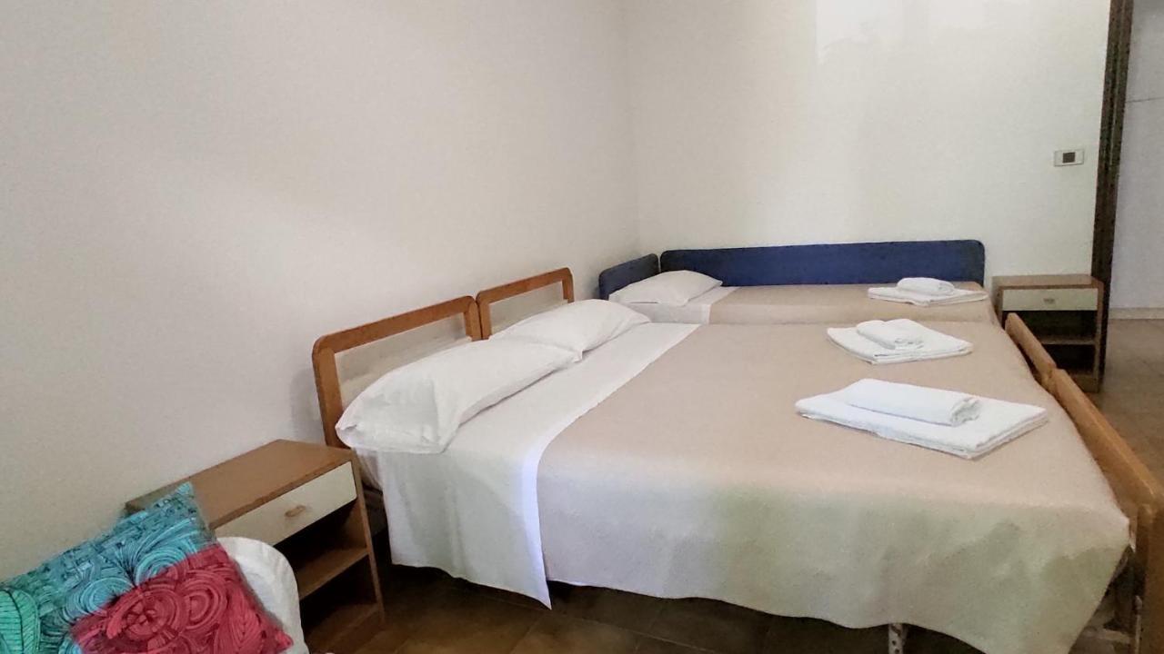 Hotel De Amicis Риччоне Экстерьер фото