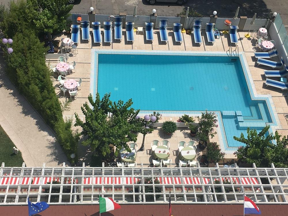 Hotel De Amicis Риччоне Экстерьер фото